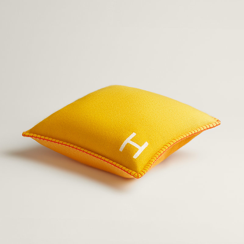 クッション 手織り 《アルティチュード》 - イエロー | Hermès